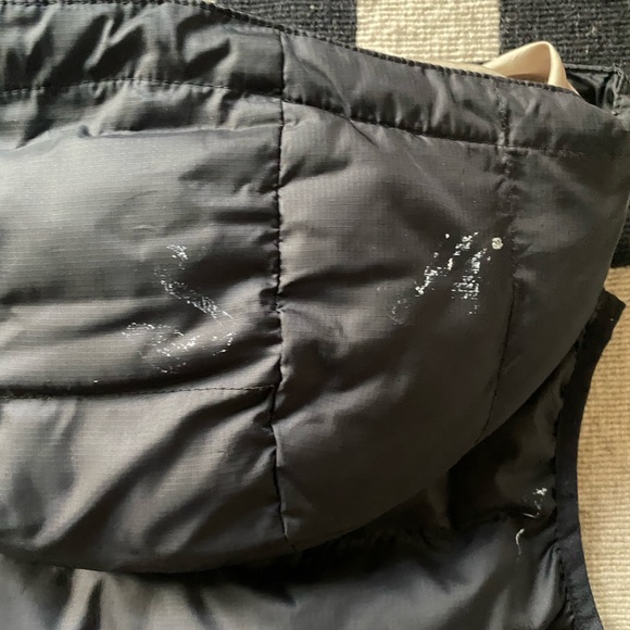 Burton “down” vest with removable hood - Picture 5 of 5